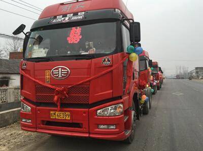 安徽滁州卡車司機(jī)結(jié)婚車隊(duì),霸氣!